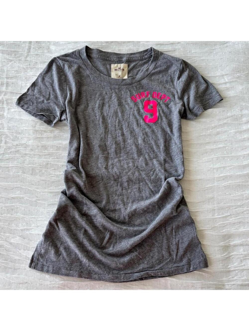 Hollister Co. Women's Grey and Pink Tshirt